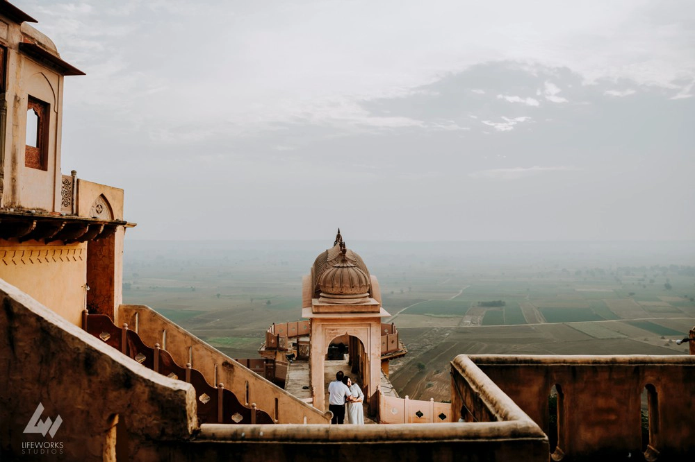 Photoshoot of couple for Destination wedding in Jaisalmer