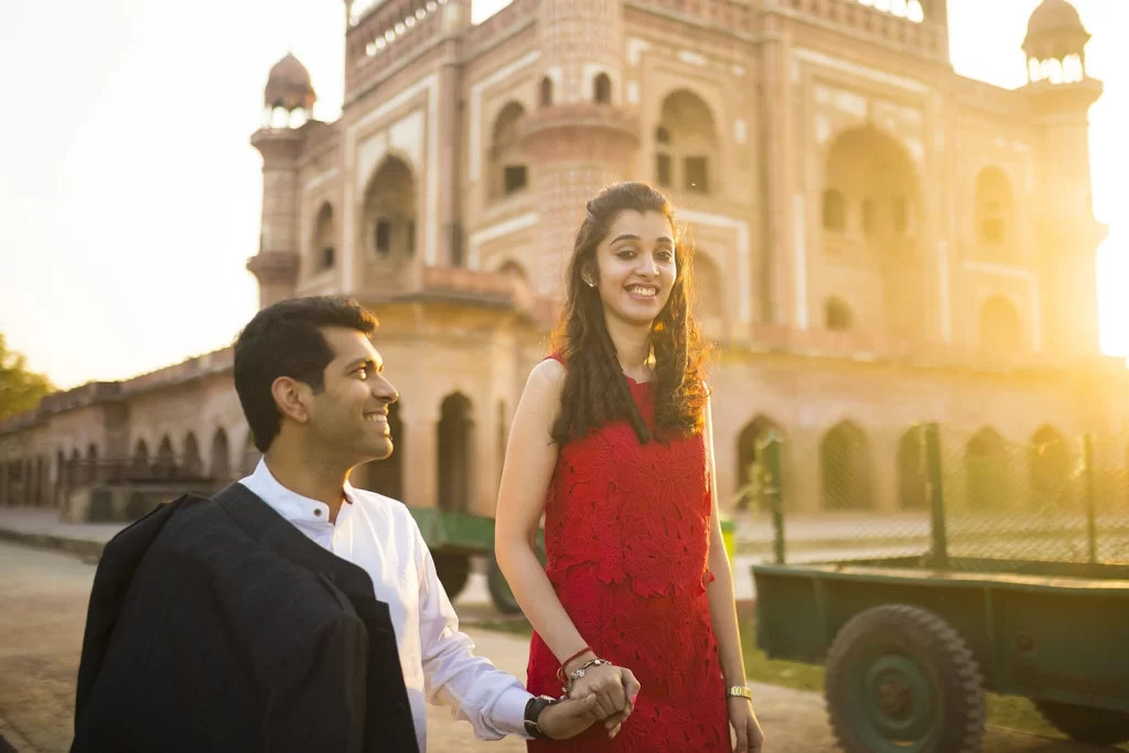 Romantic couple poses for pre-wedding photoshoot at Humayun's Tomb, Delhi.